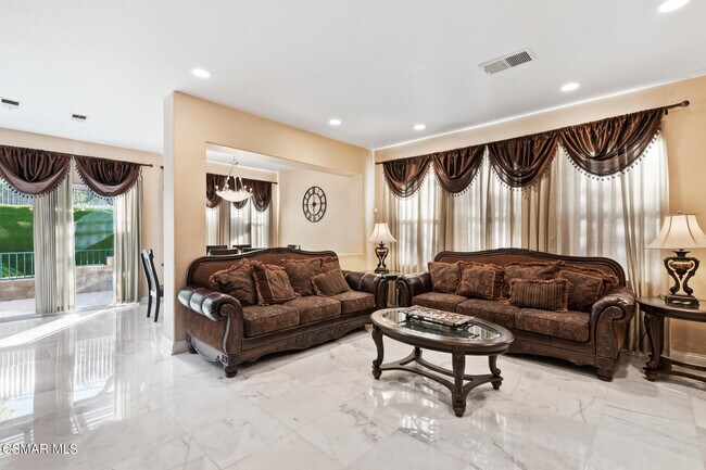 Foto del edificio - 573 Yarrow Dr