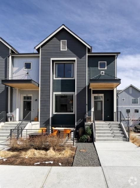 Building Photo - 202 Clementina St