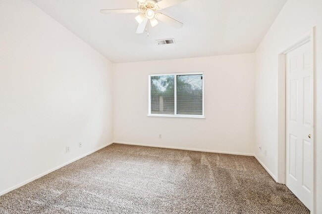 Foto del edificio - 5304 W Ramona Ave