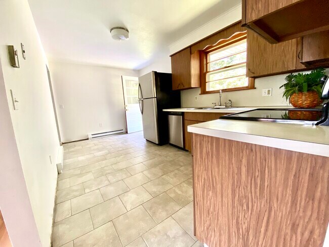Kitchen - 18 Lyman Rd