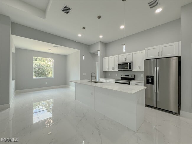 Foto del edificio - 6137 Higgins Ave