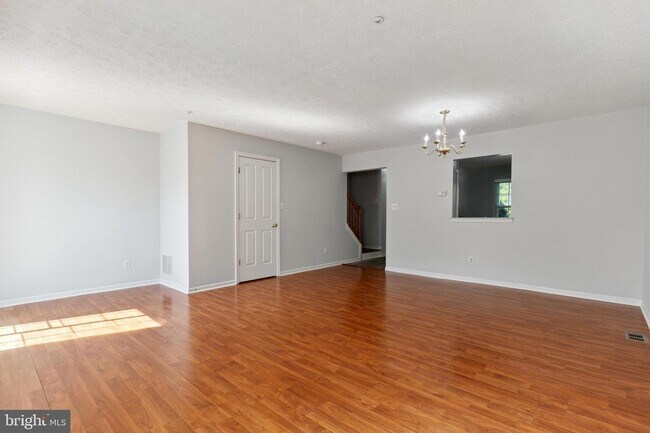 Building Photo - 4255 Star Cir