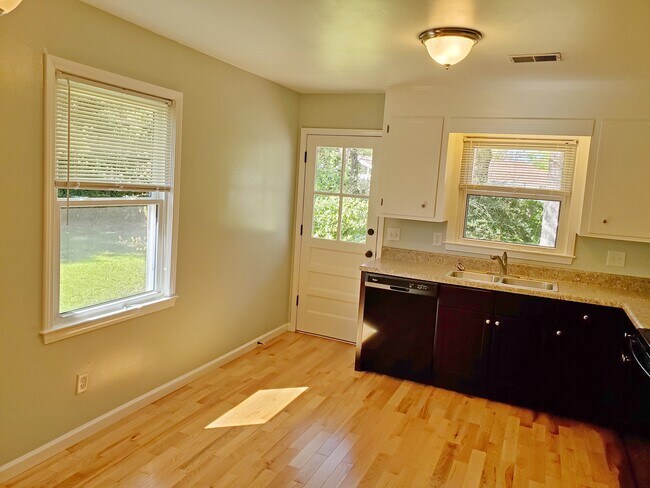 Kitchen - 1728 Pinckney Park Dr