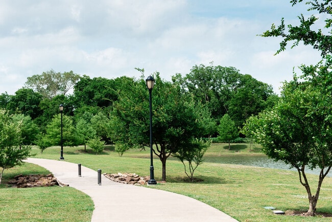 Cottages at Lindsey Place apartments — community photo - Cottages at Lindsey Place