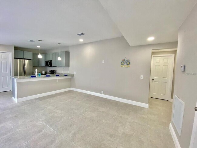 Building Photo - 8726 Mayflower Rd