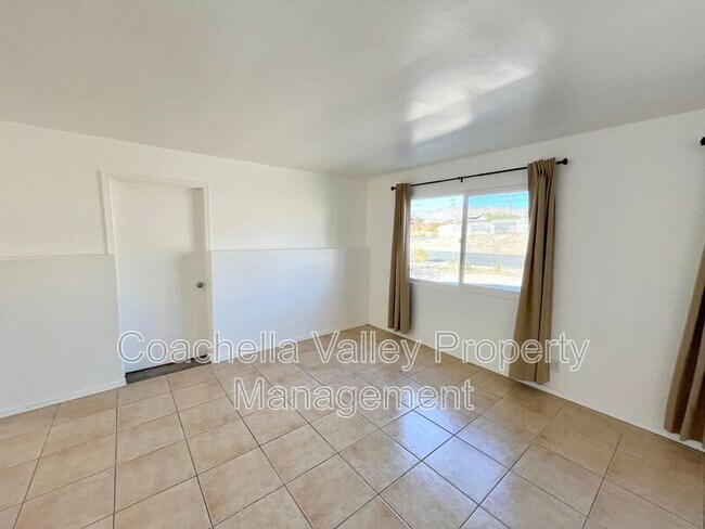 Foto del edificio - 10730 Cactus Dr