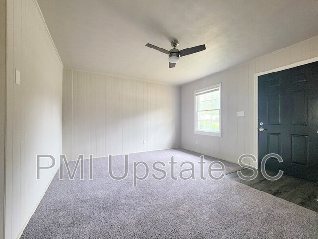 Building Photo - 103A Looneybrook Dr