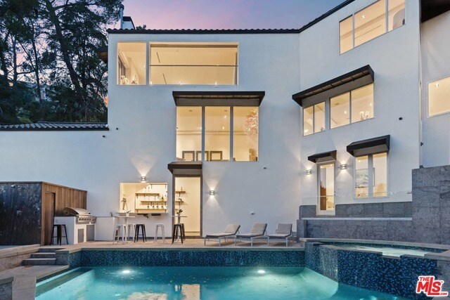 Foto principal - 1650 Sunset Plaza Dr