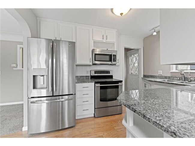 Building Photo - Charming Completely Remodeled Doll's House...