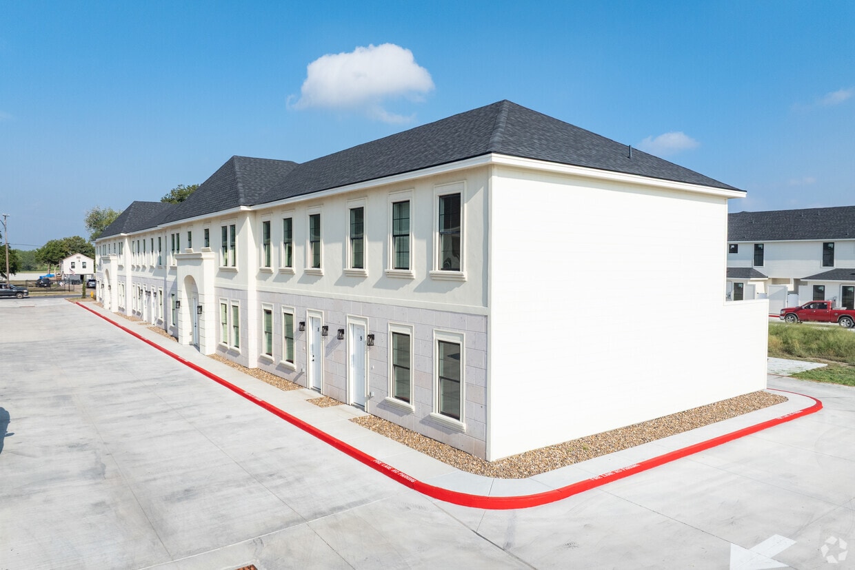 Primary Photo - Palm Court Townhomes