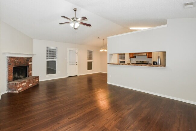 Foto del edificio - 10102 Williford Dr