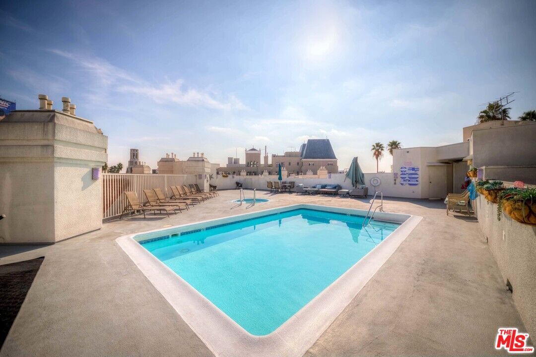 Primary Photo - 620 S Gramercy Pl