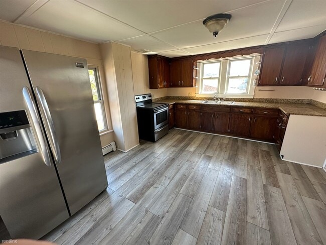 Building Photo - 3 br, 1 bath Duplex - 84 Glasco Turnpike 2