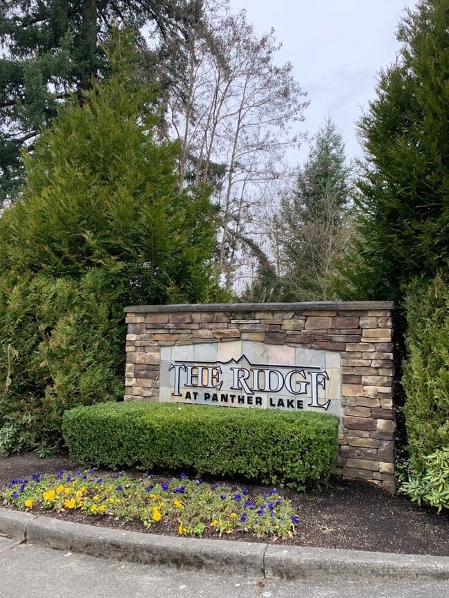 Building Photo - Beautiful 3-bd, 2.5-bath house The Ridge in Kent.