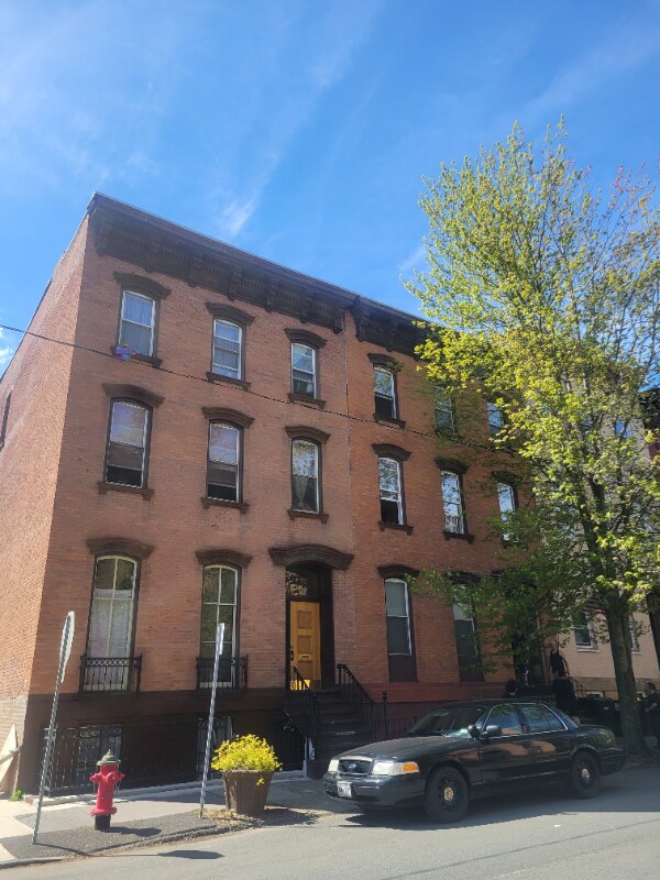 153 1st St Unit 3, Troy, NY 12180 Room for Rent in Troy, NY