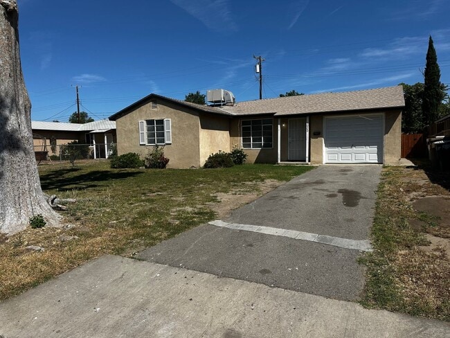 Building Photo - CUTE 3+1 South Bakersfield 93304 $1700