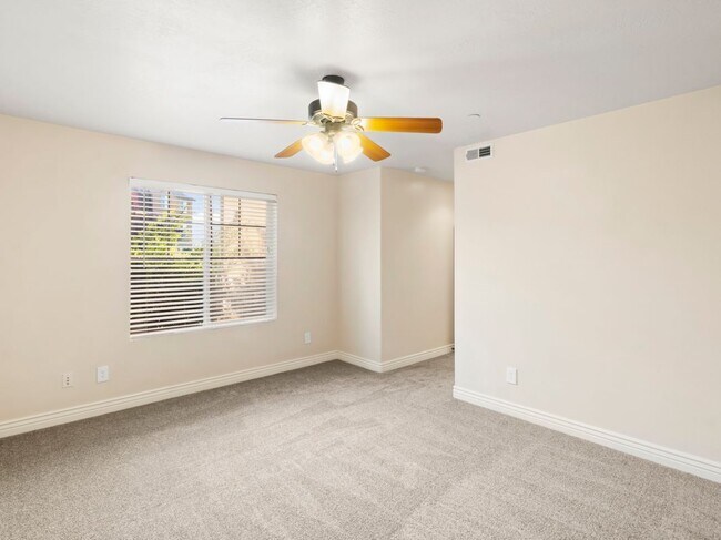 Building Photo - 986 W 270 S