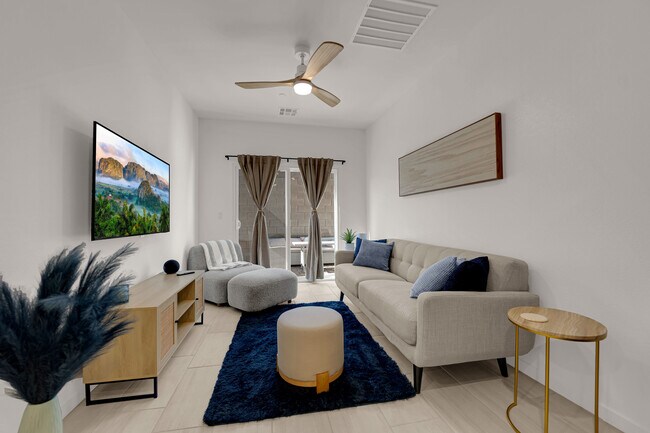 Espacio habitable luminoso con acceso al patio trasero - 247 Oliver Peak Ave