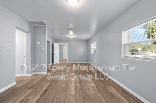 Building Photo - 515 S Charleston Ave