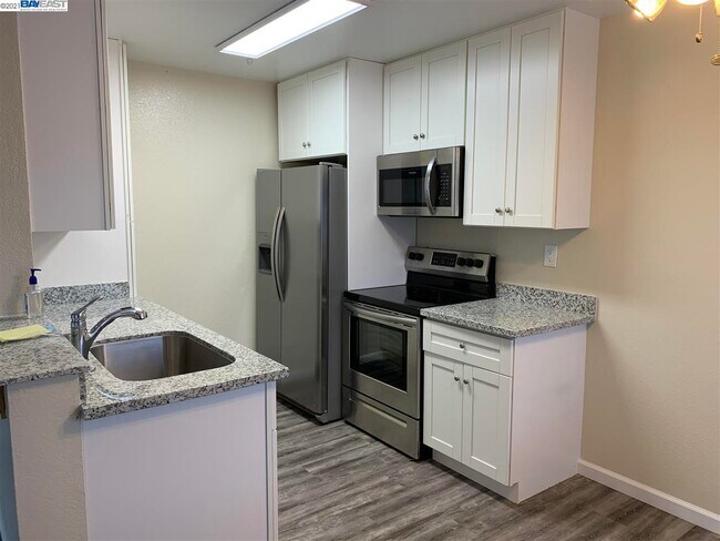 Foto del edificio - 3670 Silver Oaks Way