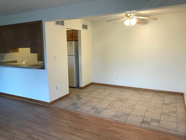Dining Area - 28390 Brookfield Ct