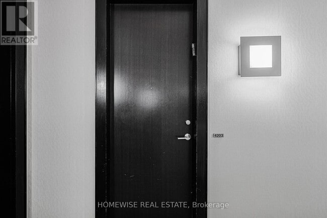 Photo du bâtiment - 33 Charles St E