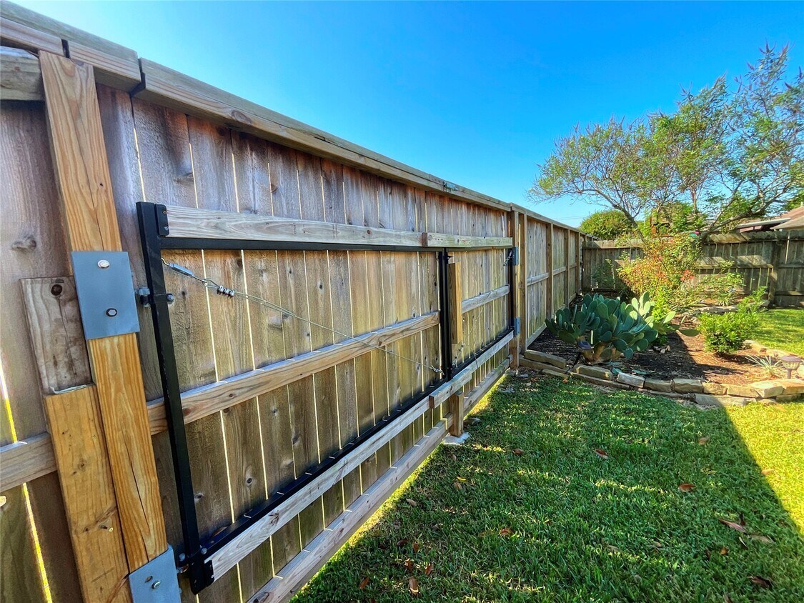 Foto del edificio - 9509 Dry Springs Dr