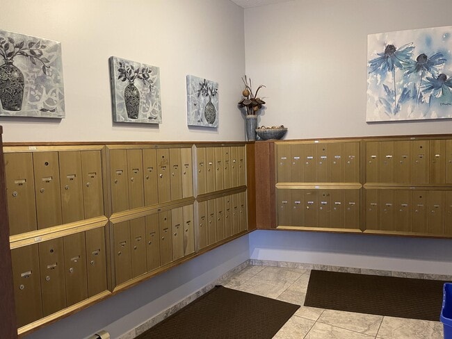 Building Photo - 5607 Green Cir Dr
