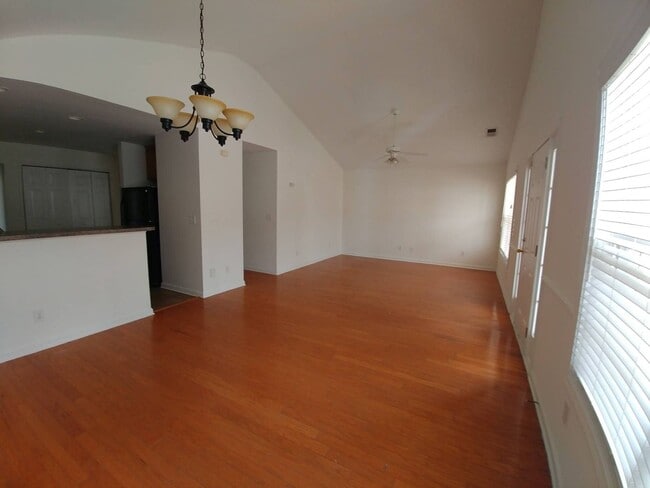 Building Photo - Adorable Well Kept Rental Home in Arrowhead