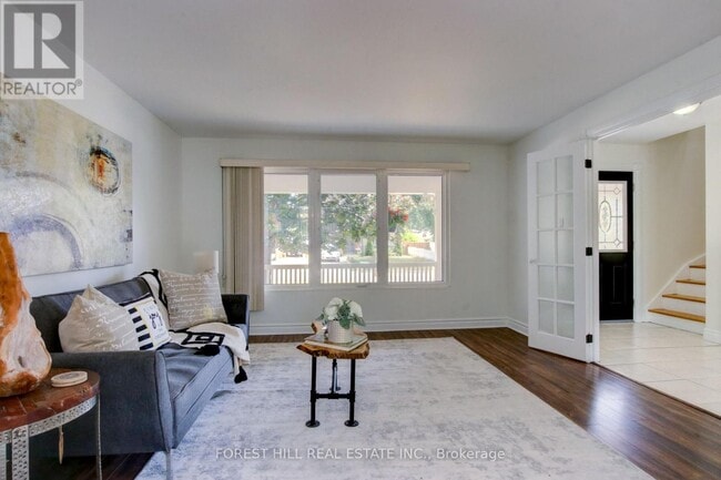 Building Photo - 5 Pennywood Rd