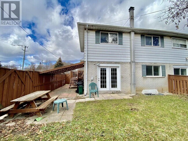 Photo du bâtiment - 43 Walter Ave