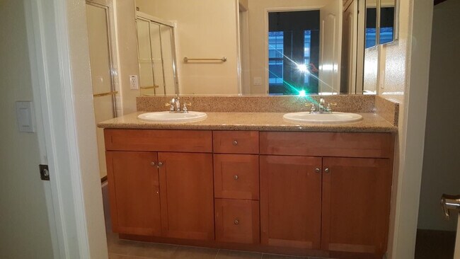 Foto del edificio - Savannah Terrace 2 BR, 2 BA Unit In Sabre Springs