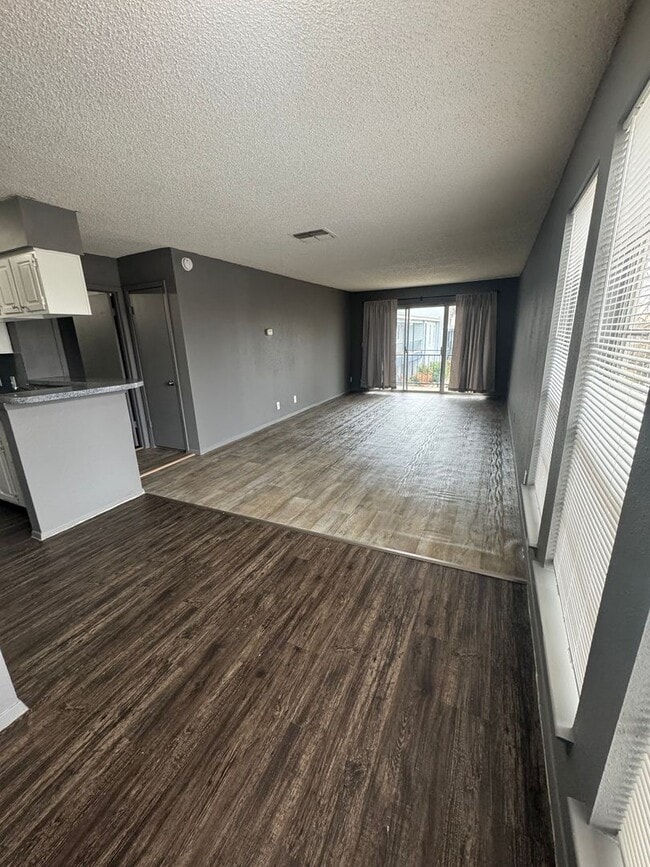 Building Photo - 2405 E 55th Pl