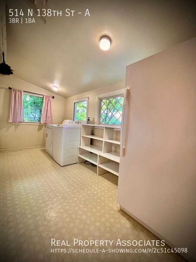 Building Photo - 514 N 138th St