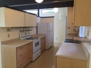 Building Photo - 2565 San Carlos Dr