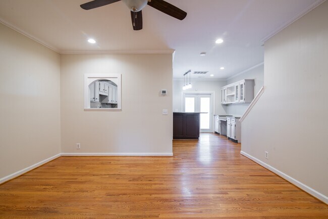 Foto del edificio - 807 Greenleaf Ave
