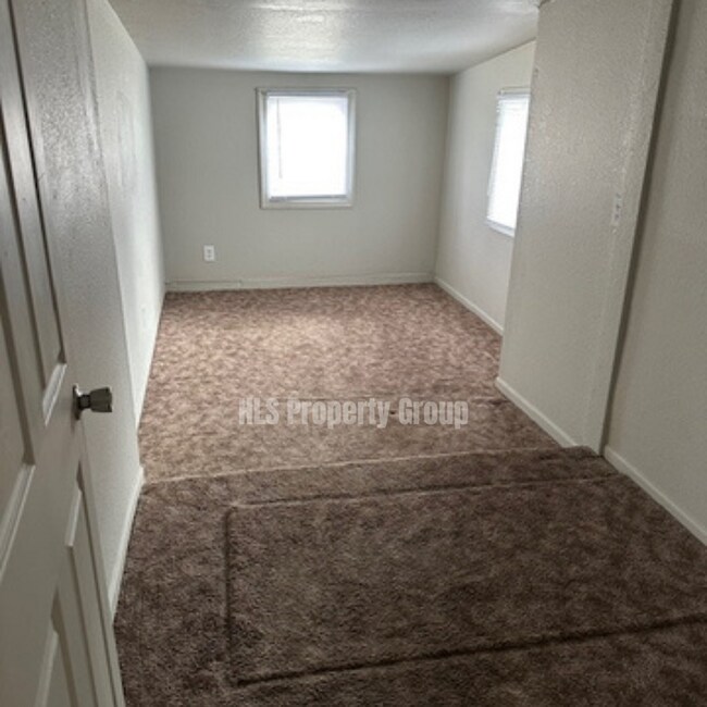 Building Photo - 505 S Park Ave