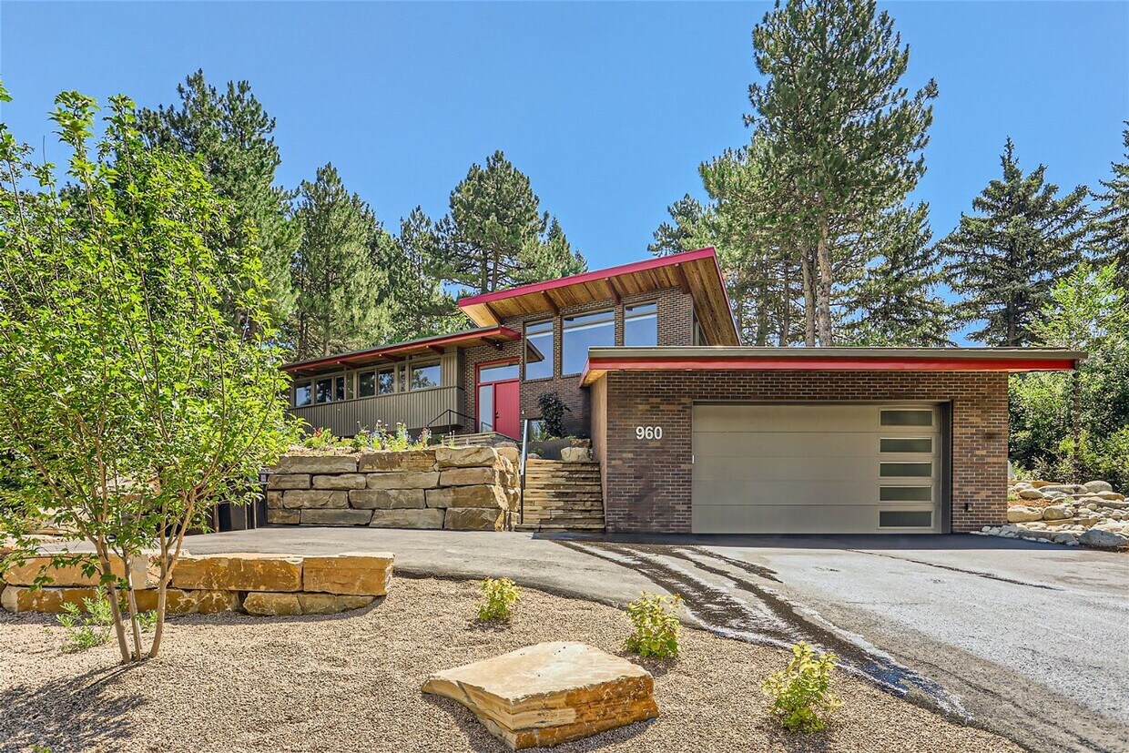 Primary Photo - Incredible 5 bed, 3 bath Boulder Mountain ...