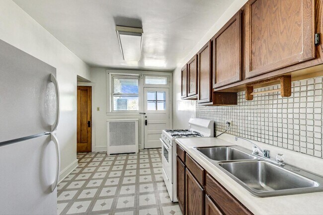 Building Photo - 4844 N Hoyne Ave