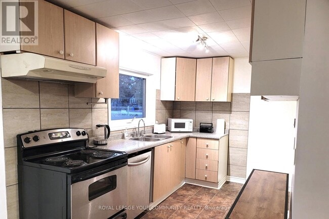 Building Photo - 709 Roberts Rd