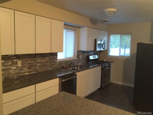 Photo - 2085 S St Paul St House