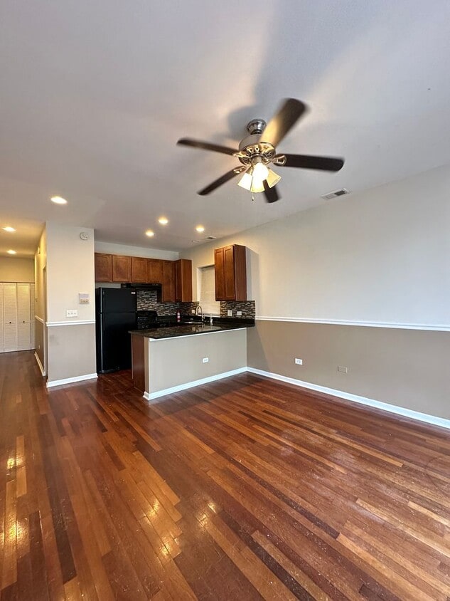 Foto principal - 7654 S Colfax Ave