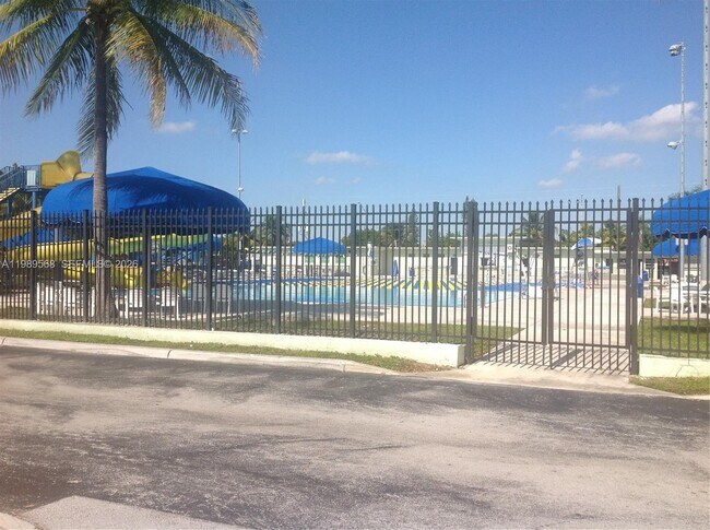 Foto del edificio - 2079 NE 167th St