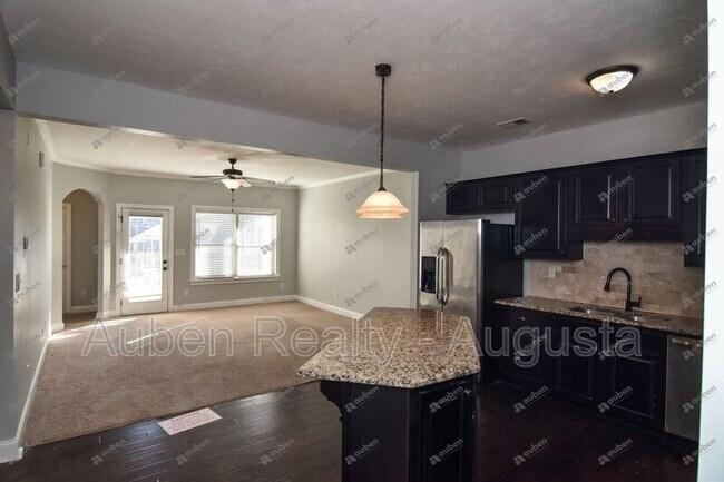 Foto del edificio - 1707 Dunmore Ave