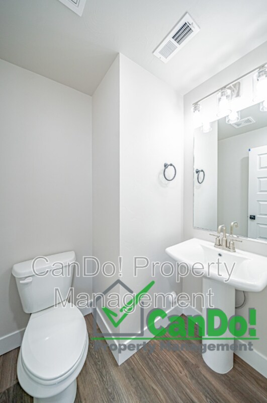 Foto del edificio - 2998 Huntshire Ave