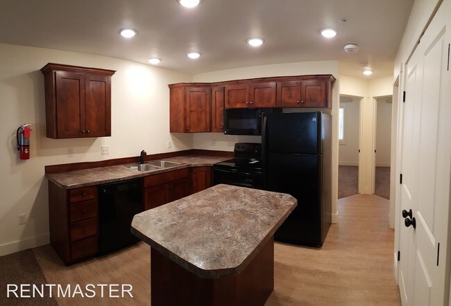 Foto del edificio - 896 Everett Pl