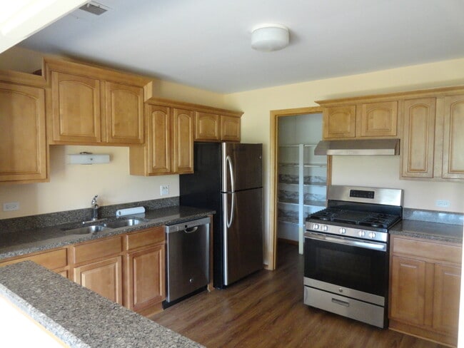 Building Photo - 458 Thornhill Ln