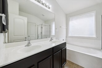 Building Photo - 2124 Nestlewood Dr