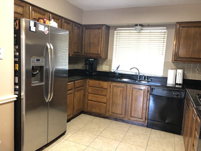 Foto del edificio - 8715 Lawncliff Ln