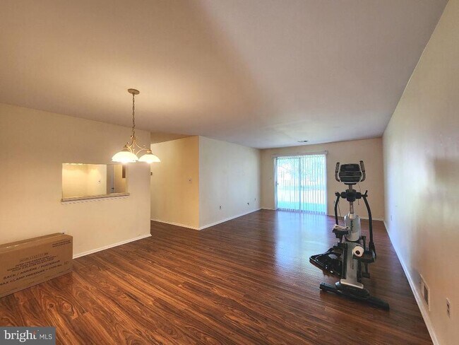 Building Photo - 12 Juniper Ct